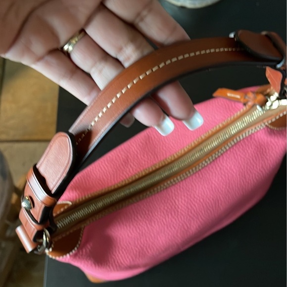 NWOT DONNEY AND BOURKE LEATHER PEBBLE PINK HOBO BAG - Picture 6 of 12